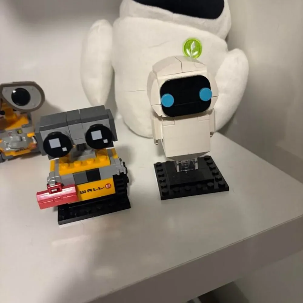 Lego walle and eve Minifigure set